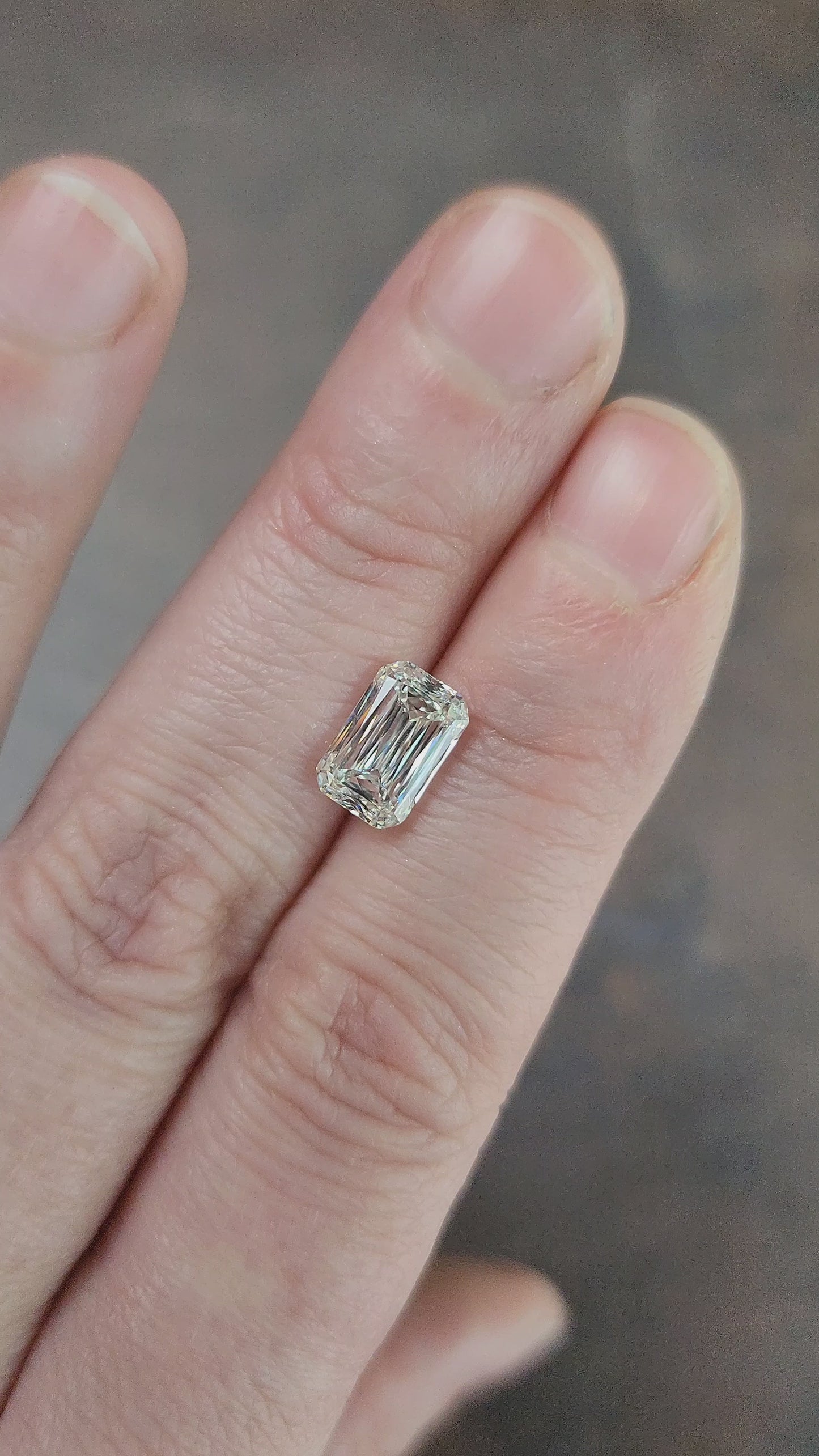 Load and play video in Gallery viewer, 2.54ct Lab Diamond Crisscut or Ashoka Cut F/VVS2
