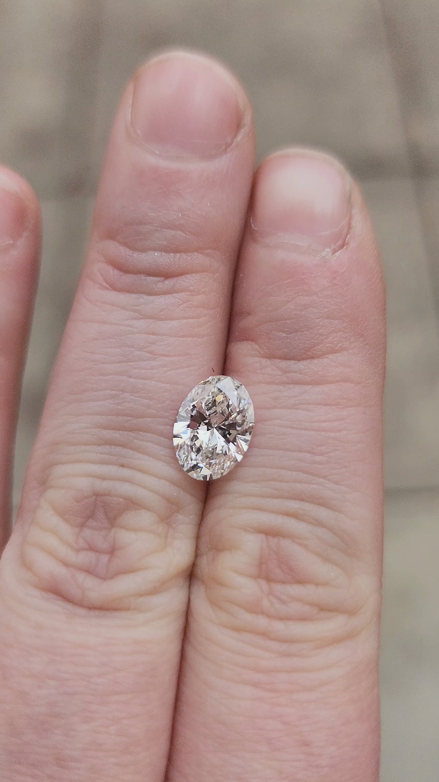 Load and play video in Gallery viewer, 1.94ct Oval Lab Diamond F/VS2
