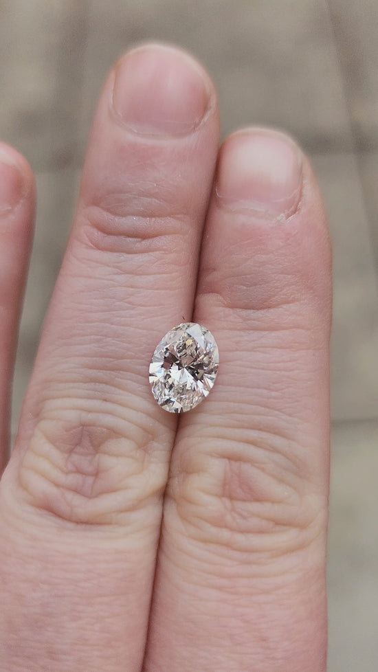 Load and play video in Gallery viewer, 1.94ct Oval Lab Diamond F/VS2
