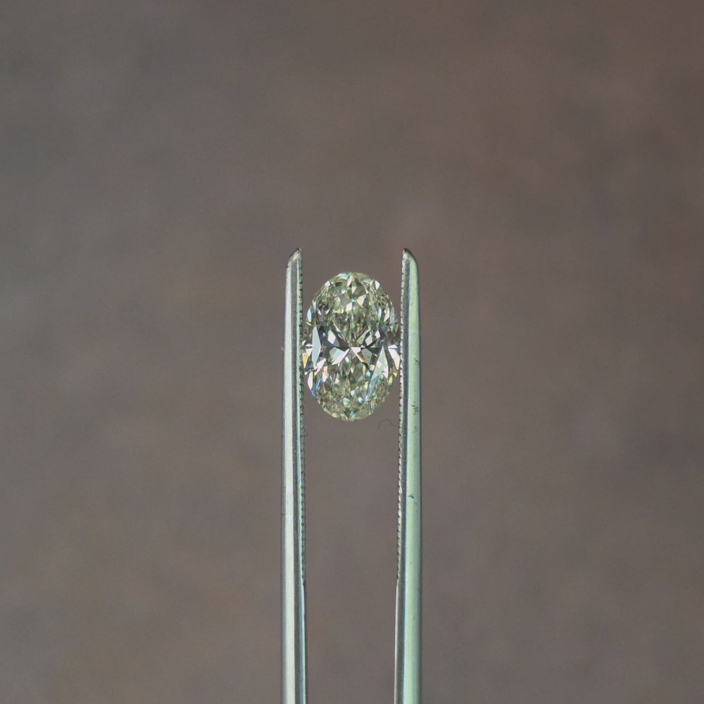 Load and play video in Gallery viewer, 1.01ct Natural Oval Diamond M/SI2
