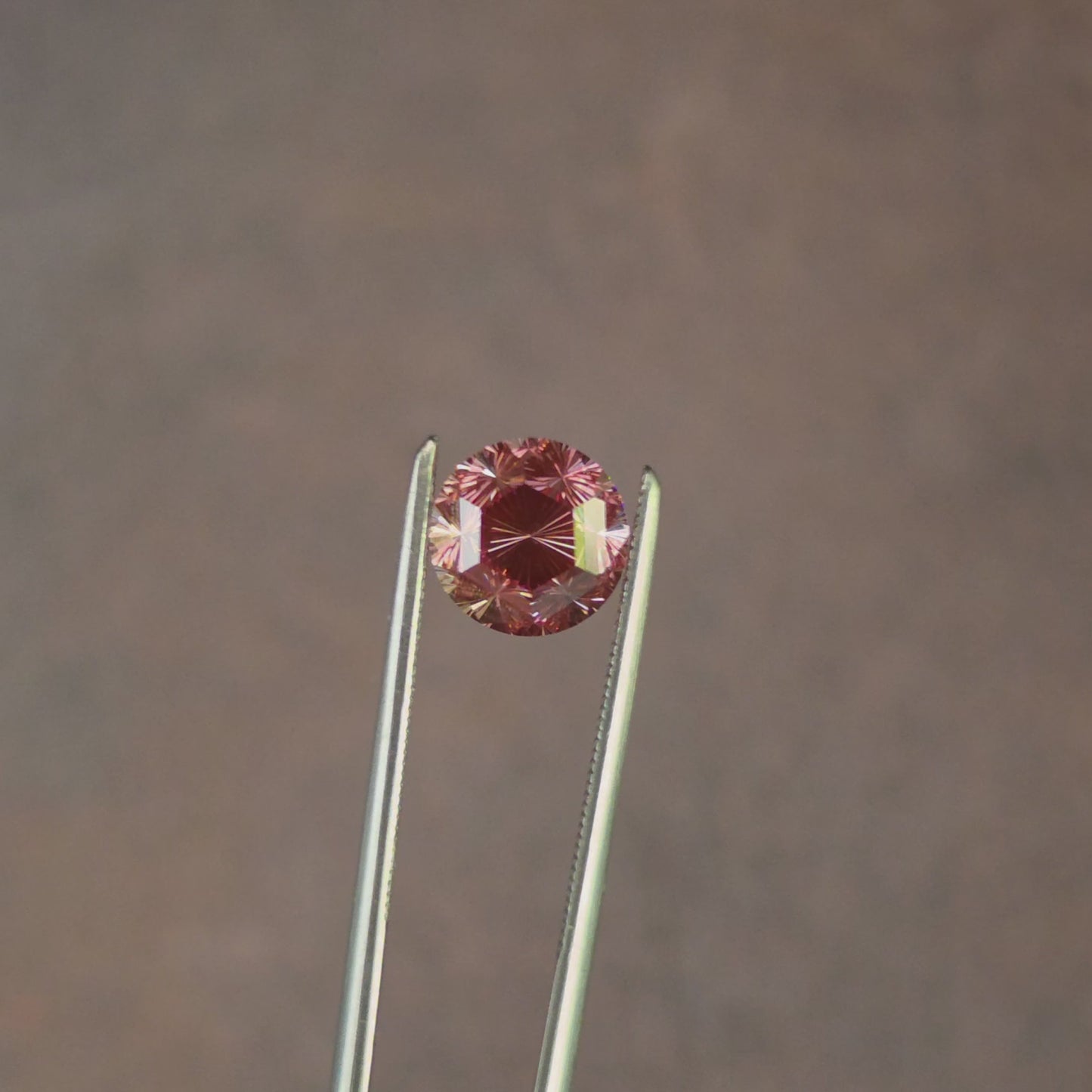 Load and play video in Gallery viewer, 2.01ct Round Fantasy Cut Lab Diamond Fancy Vivid Pink VS1
