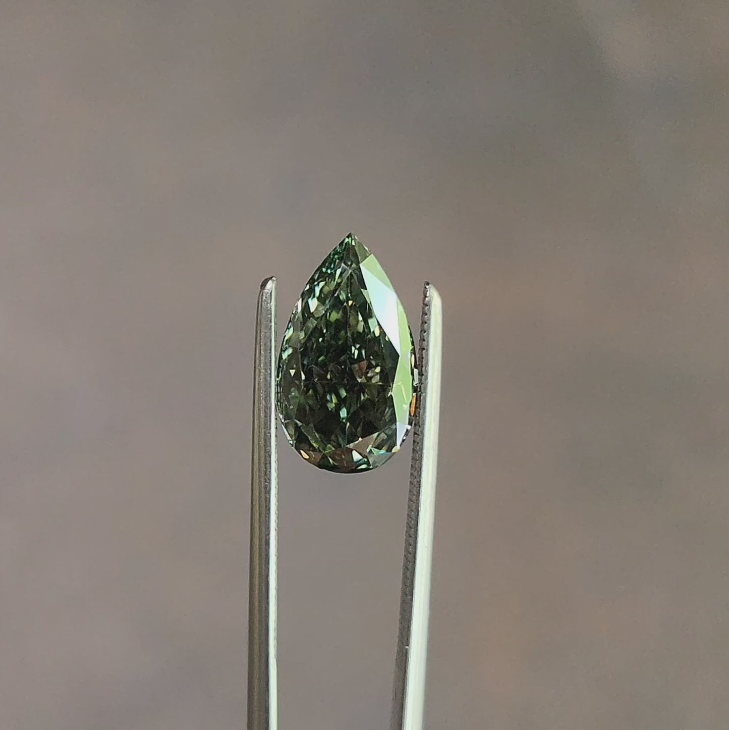 Load and play video in Gallery viewer, 2.11ct Lab Diamond Fancy Vivid Green Pear VVS2
