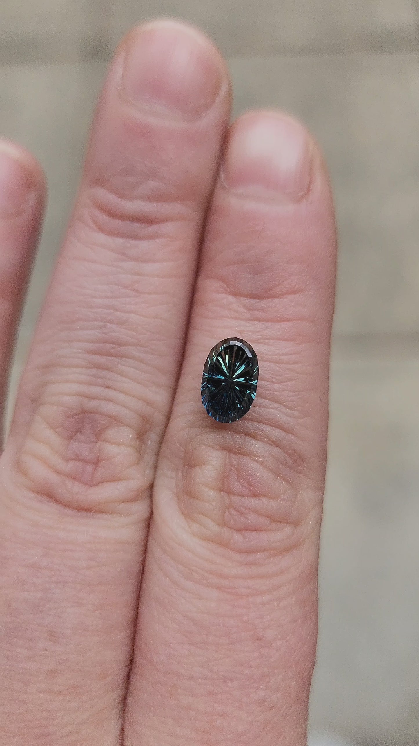 Load and play video in Gallery viewer, 1.93ct Natural Parti Oval Australian Sapphire - Starbrite Cut by John Dyer
