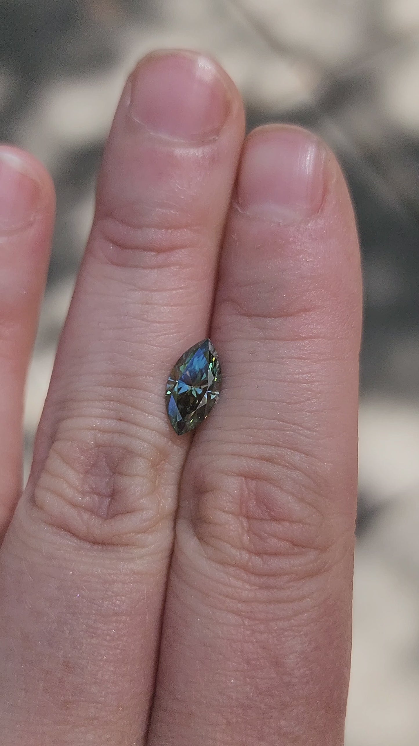 Load and play video in Gallery viewer, 1.23ct Marquise Cut Lab Vivid Green Diamond VVS
