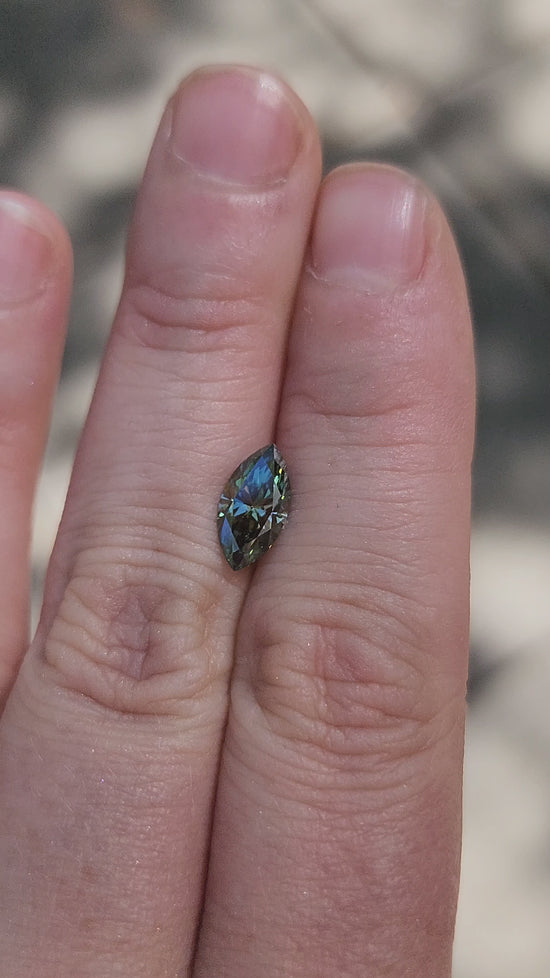 Load and play video in Gallery viewer, 1.23ct Marquise Cut Lab Vivid Green Diamond VVS
