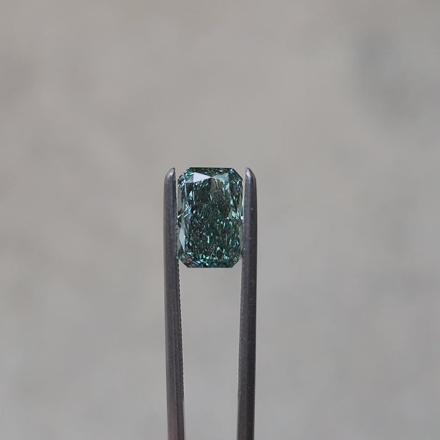 1.31ct Radiant Cut Lab Vivid Green Diamond VVS2
