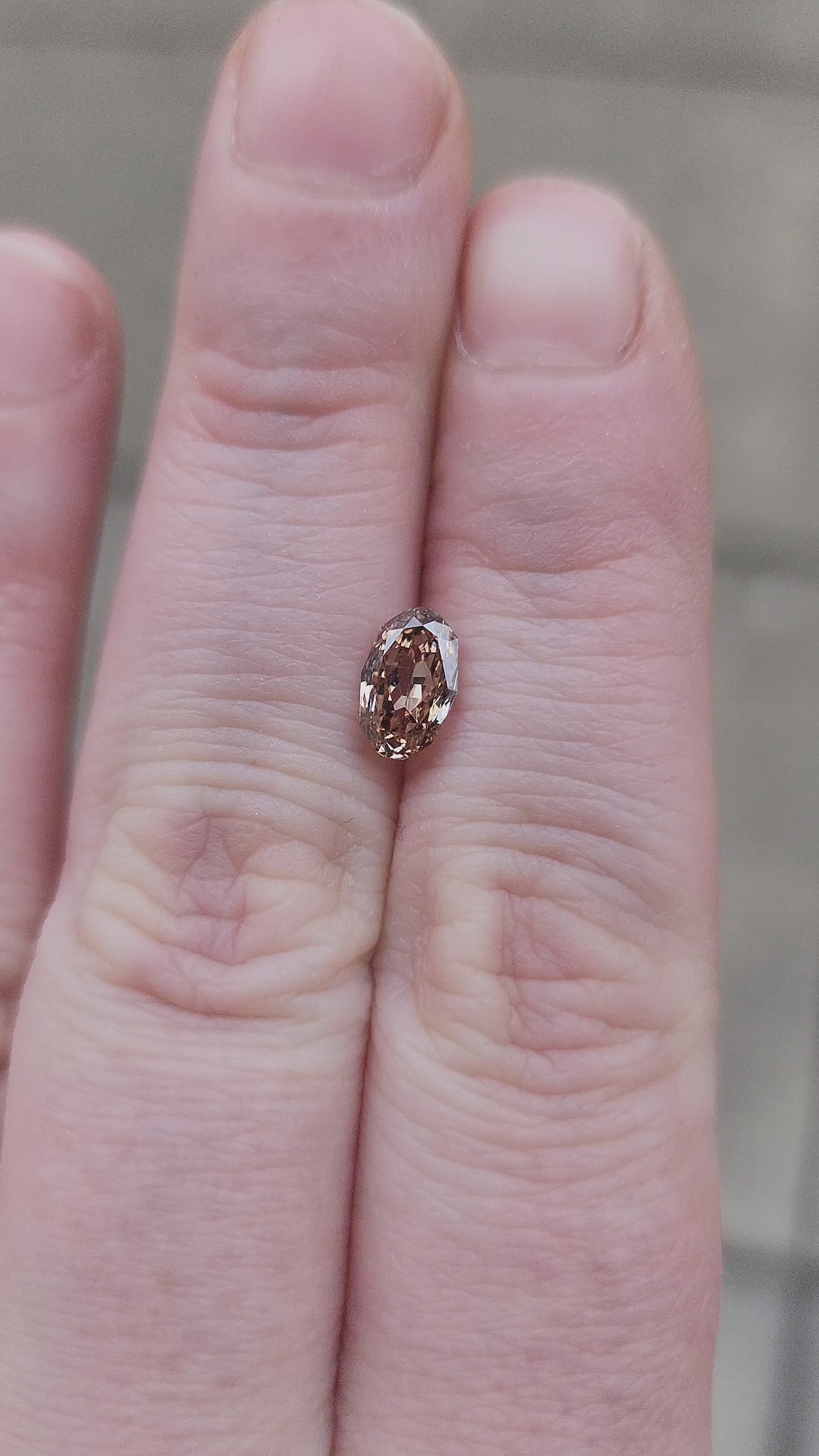 Load and play video in Gallery viewer, 1.01ct Champagne Lab Diamond Oval VS
