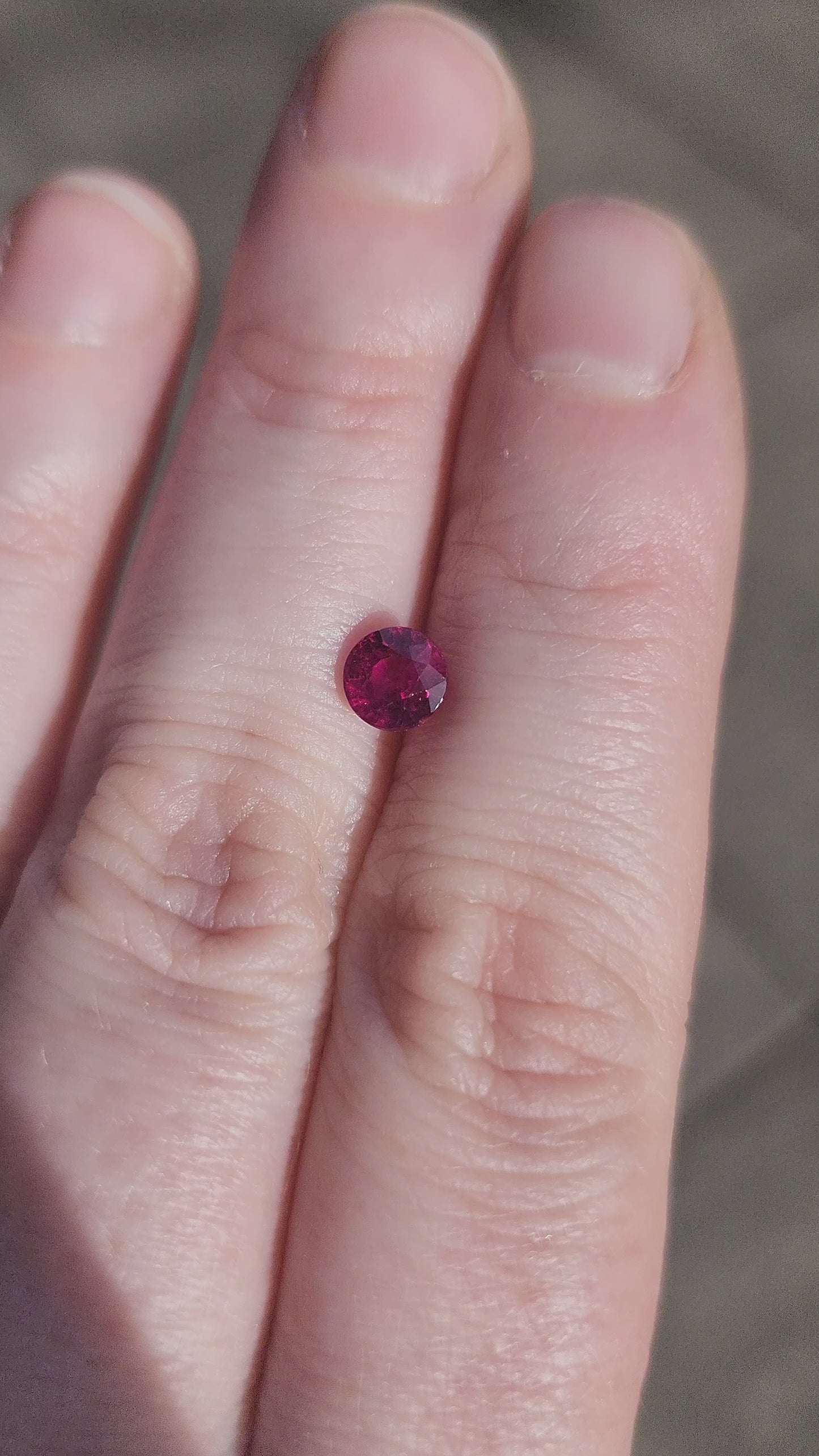Load and play video in Gallery viewer, 1.05ct Natural Ruby Round Cut

