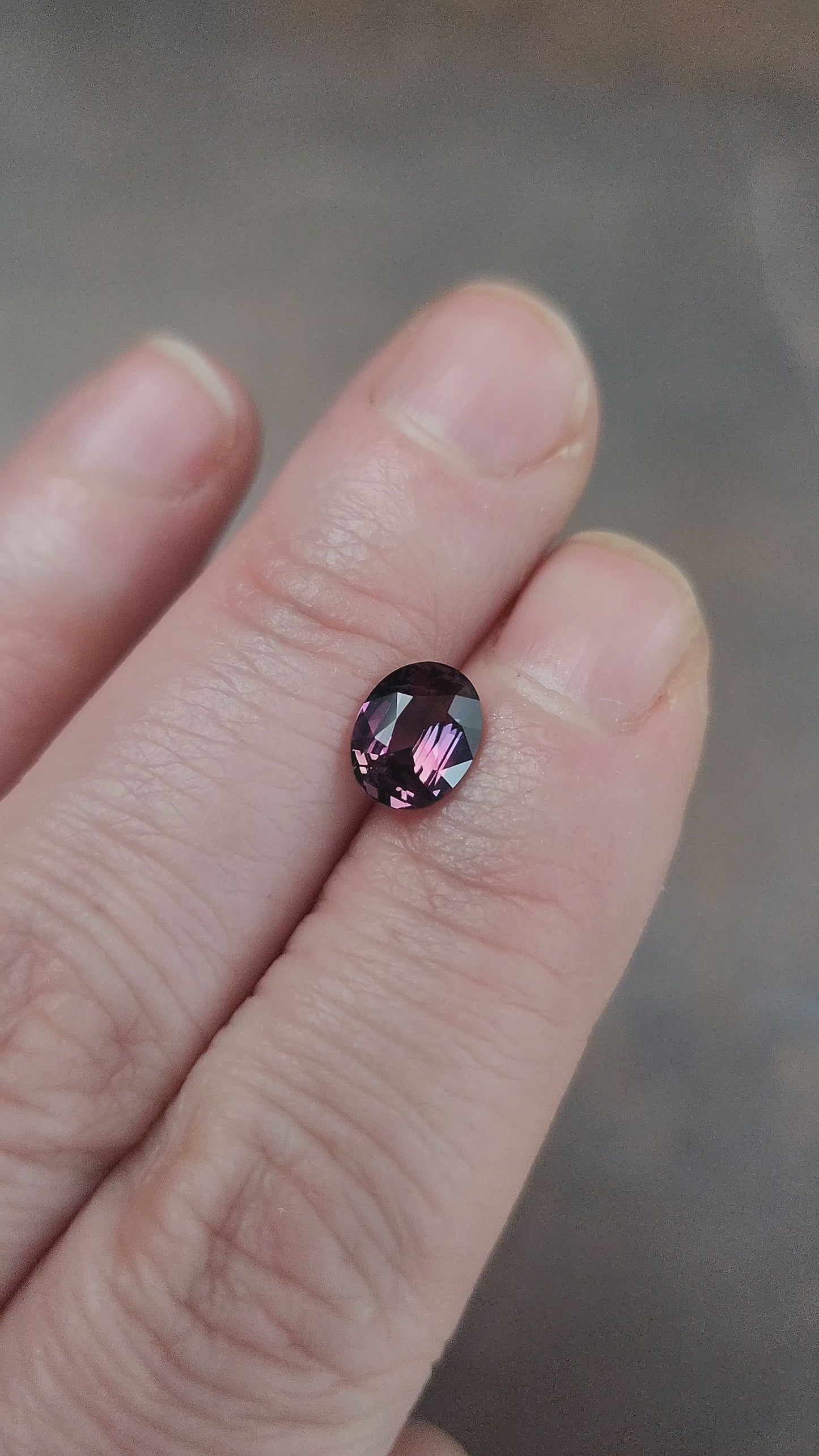 Load and play video in Gallery viewer, natural purple red oval sapphire from Sri Lanka
