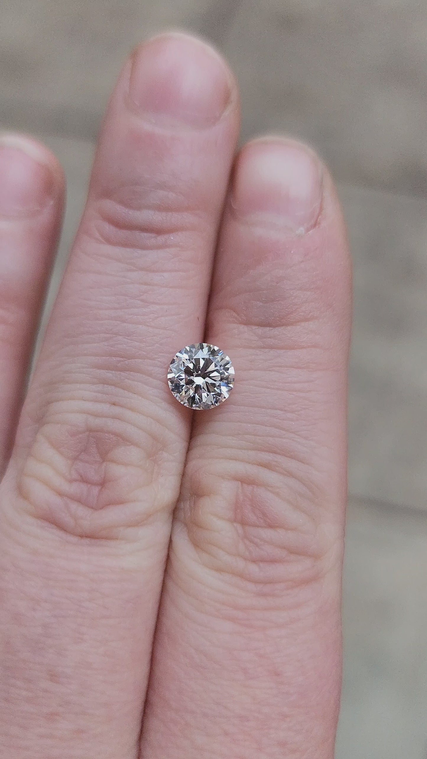 Load and play video in Gallery viewer, 1.21ct Round Brilliant Cut Lab Diamond F/VVS2
