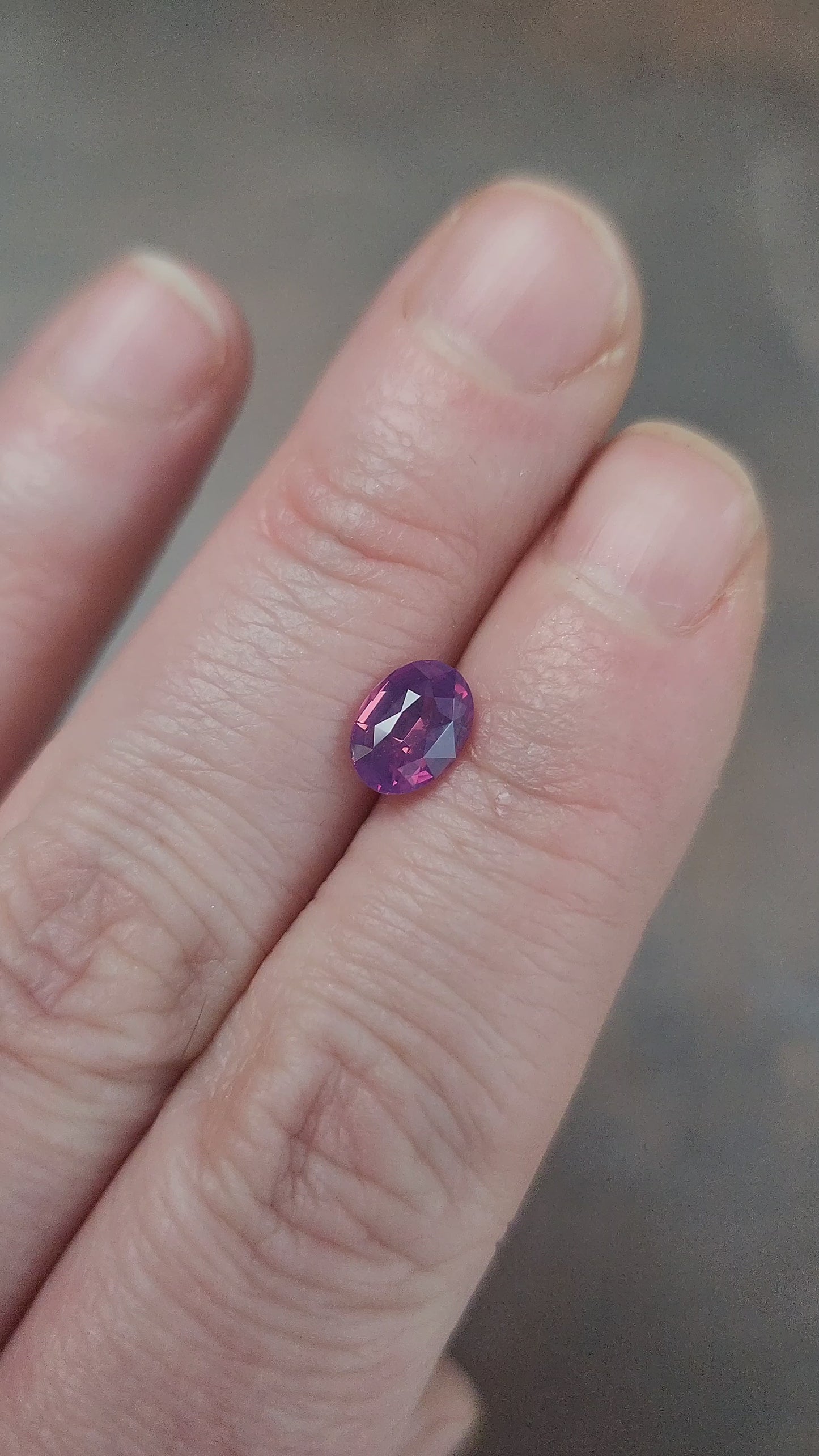 Load and play video in Gallery viewer, natural purple pink oval sapphire from Sri Lanka
