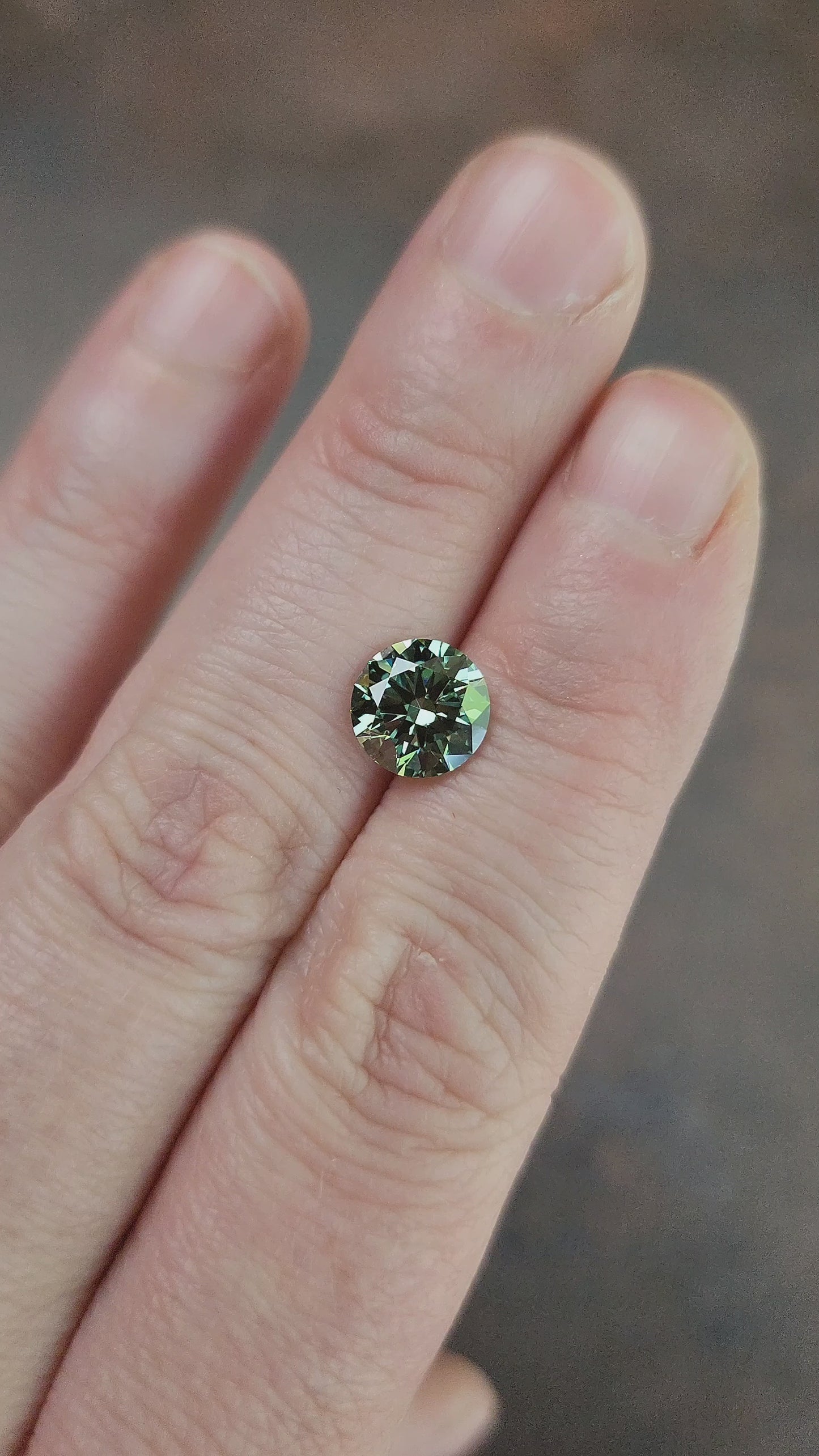 Load and play video in Gallery viewer, 2.01ct Lab Diamond Fancy Vivid Green Round Brilliant VVS2
