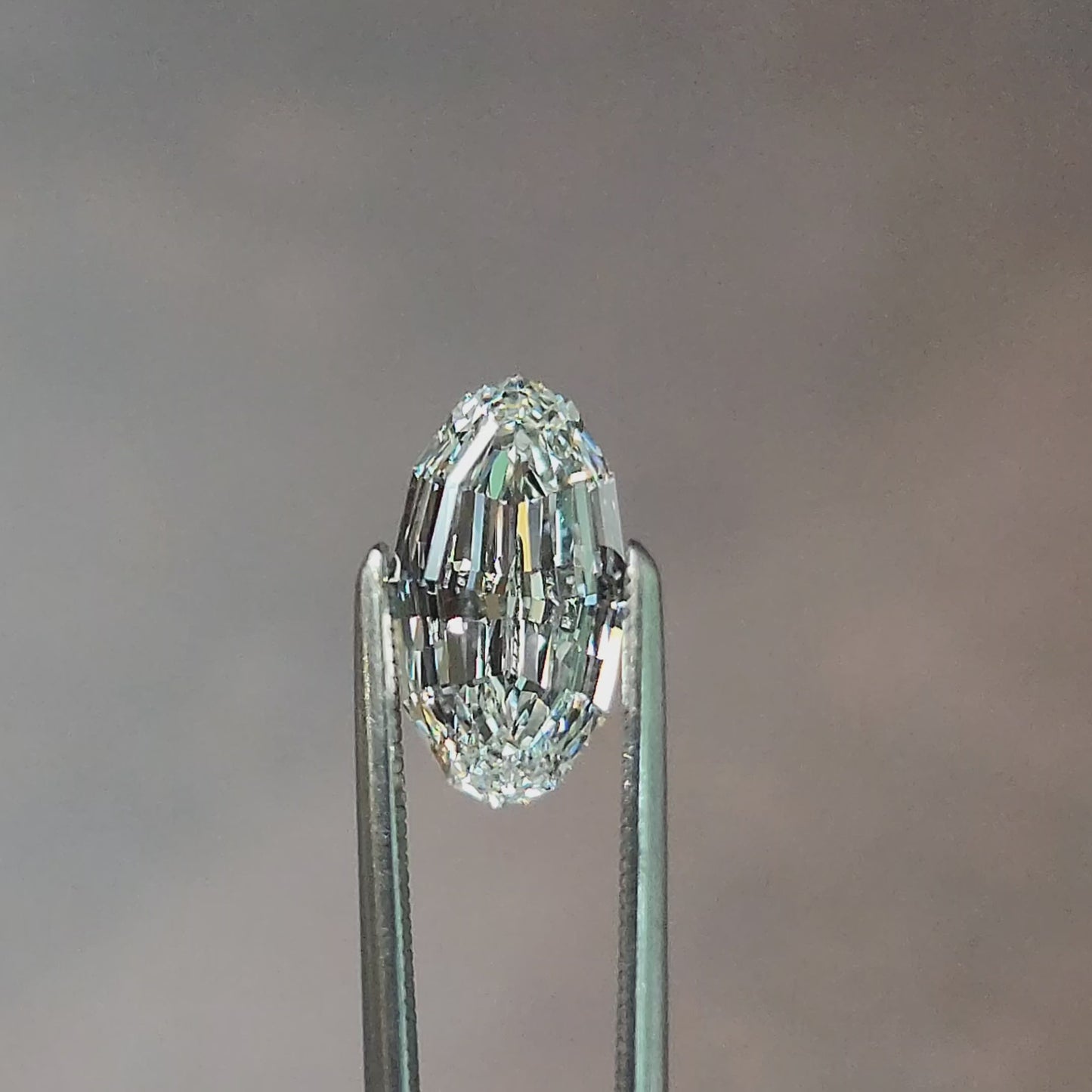 Load and play video in Gallery viewer, 1.71ct Oval Step Cut Lab Diamond F/VVS2

