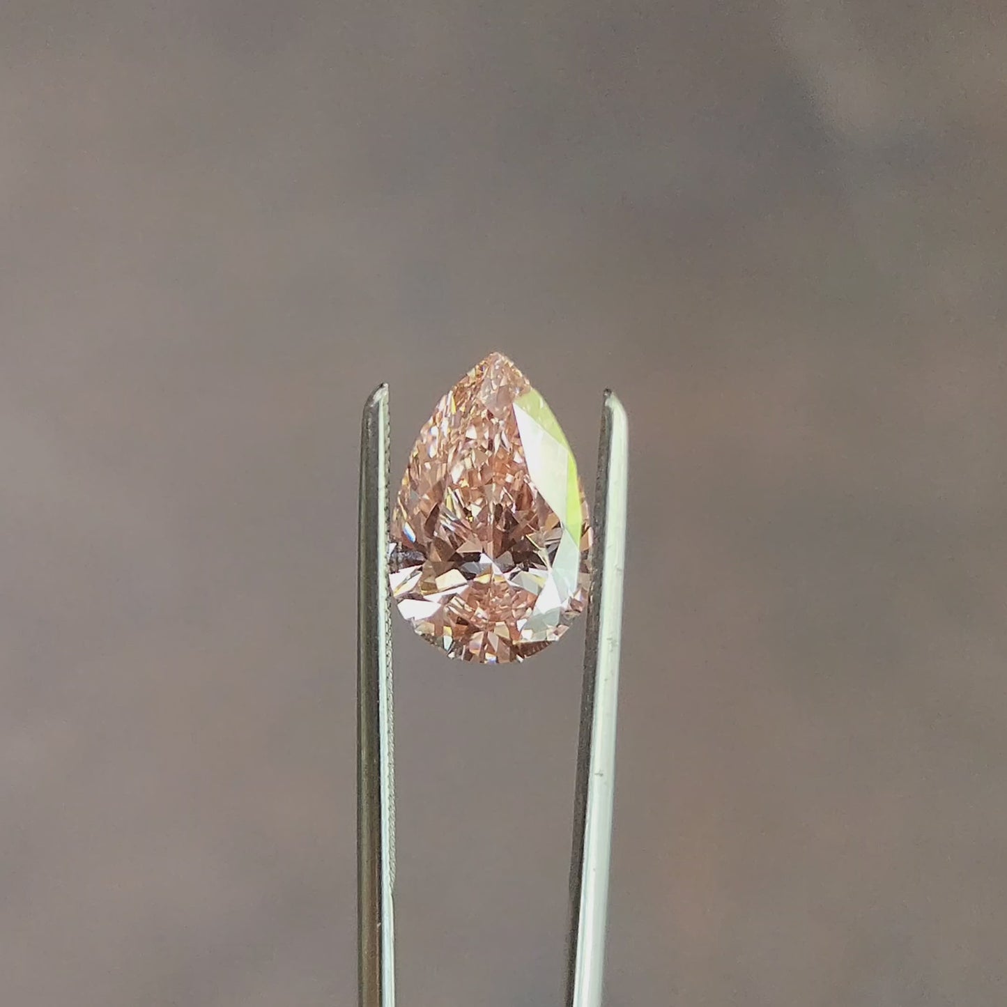 Load and play video in Gallery viewer, 2.01ct Lab Diamond Fancy Vivid Pink Pear VS
