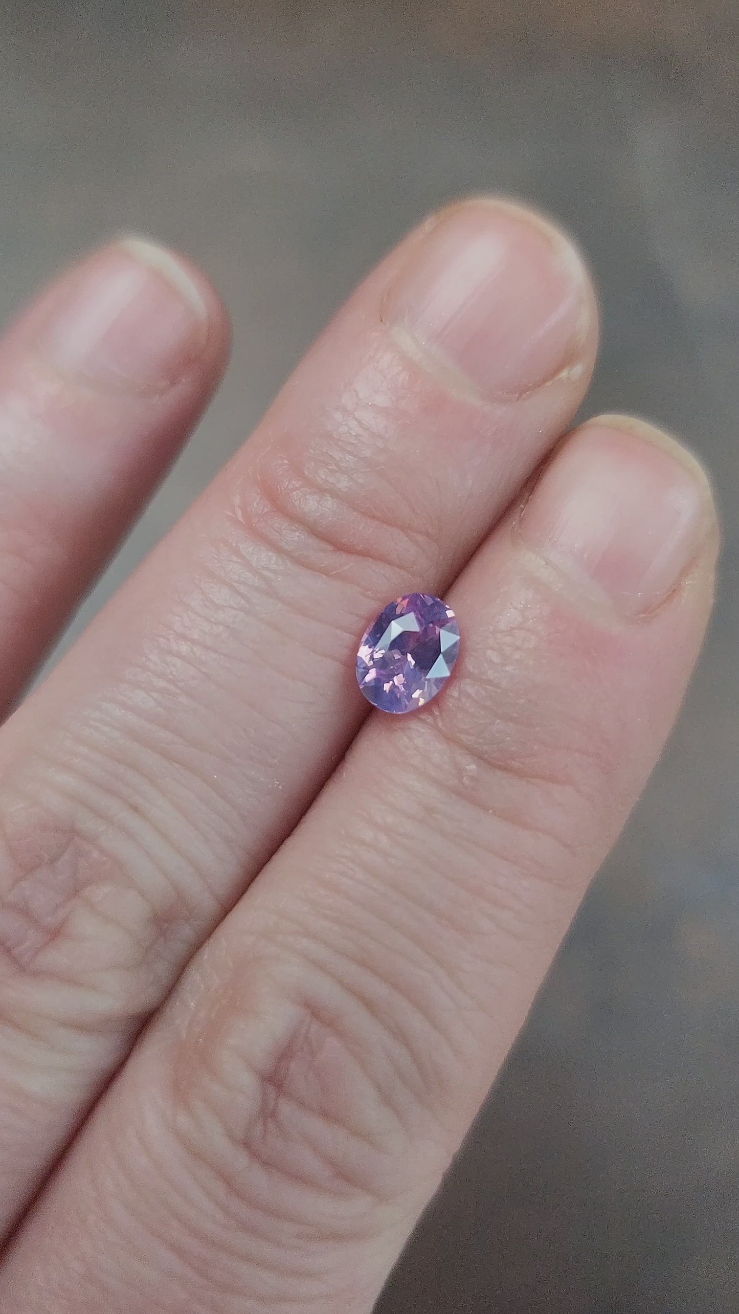 Load and play video in Gallery viewer, natural lavender oval sapphire from Sri Lanka
