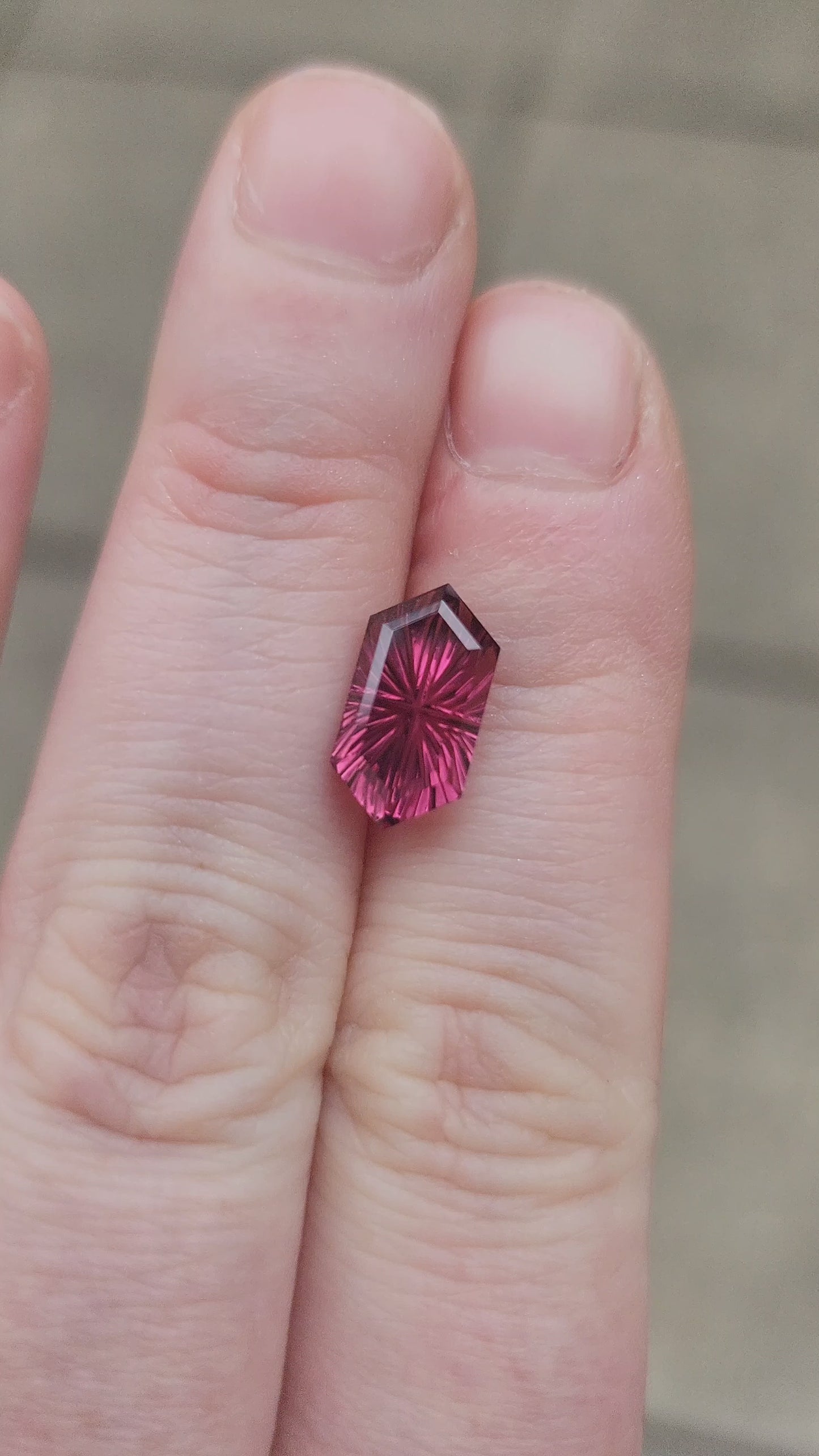Load and play video in Gallery viewer, 3.98ct Rhodolite Garnet Duchess Fantasy Cut by Brett Kosnar
