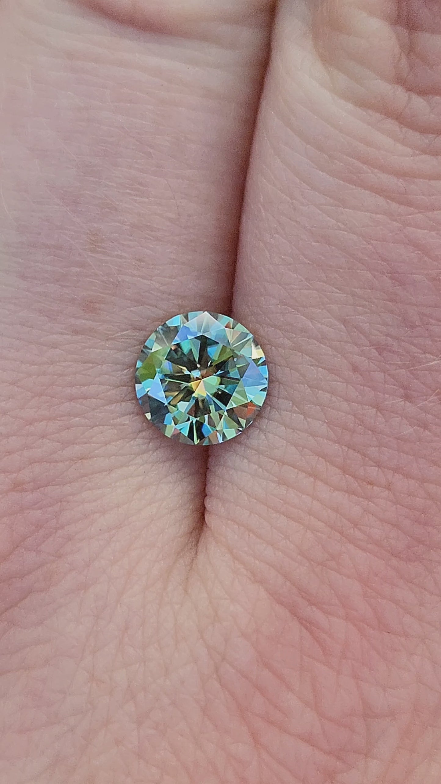 Load and play video in Gallery viewer, 1.48ct Round Teal Moissanite 7.5mm
